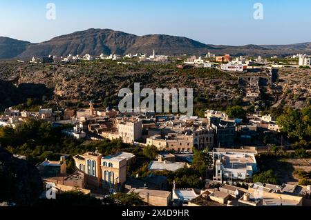 Ein hoher Winkel Blick auf das Dorf Seeq, in den grünen Bergen, Seeq, Grüne Berge, Oman. Stockfoto