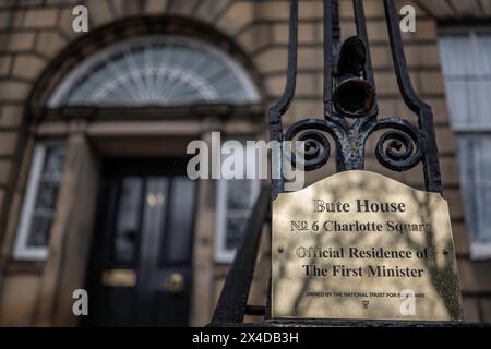 MccLi0001834, Edinburgh, Lothian, Schottland, Großbritannien. November 2022. Bute House, die offizielle Residenz der ersten Ministerin Nicola Sturgeon. Eine Pressekonf Stockfoto