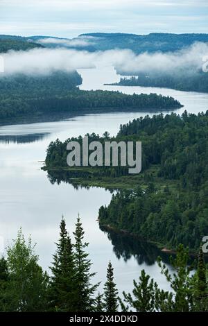 Kanada, Quebec, La Mauricie Nationalpark. Vormittagslandschaften über Lac Wapizagonke. Stockfoto