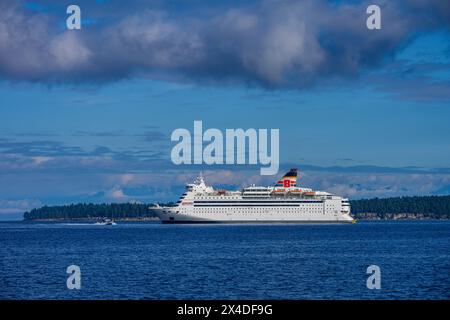 Nanaimo, BC, Kanada 23. Februar 2024: Die MV Isabelle, ein Kreuzfahrtschiff, das von der Bridgemans Services Group als Floatel umfunktioniert wurde, liegt in Nan Stockfoto