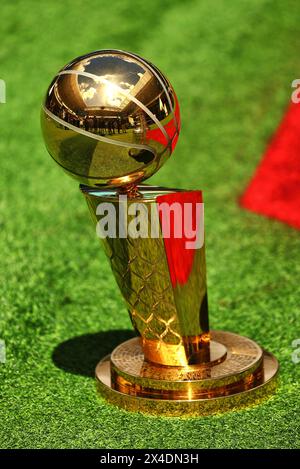 Miami, USA. Mai 2024. Paddock-Atmosphäre - Trophäe. 02.05.2024. Formel-1-Weltmeisterschaft, Rd 6, Miami Grand Prix, Miami, Florida, USA, Vorbereitungstag. Das Foto sollte lauten: XPB/Alamy Live News. Stockfoto