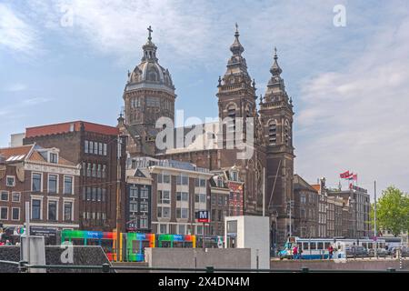 Amsterdam, Niederlande - 16. Mai 2018: Römisch-katholische Kirche St. Nikolaus in der Prins-Hendrikkade-Straße. Stockfoto