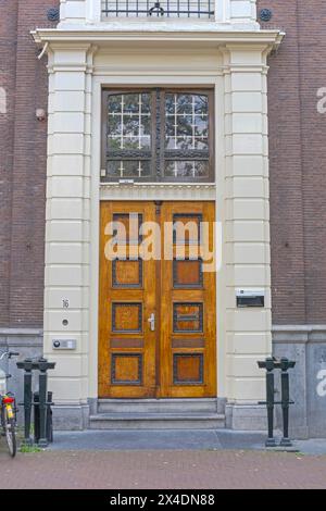 Amsterdam, Niederlande - 16. Mai 2018: Eingang zum Universitätstheater UVA Education Building in der Nieuwe Doelenstraat Street. Stockfoto