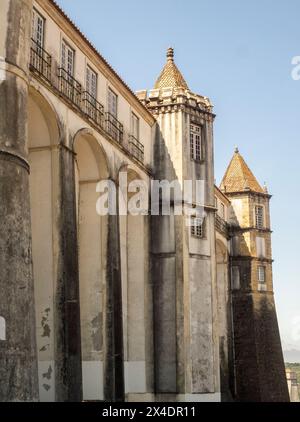 Die Coimbra University wurde 1290 in Lissabon gegründet und 1537 nach Coimbra verlegt. Früher der alte Königspalast. Stockfoto