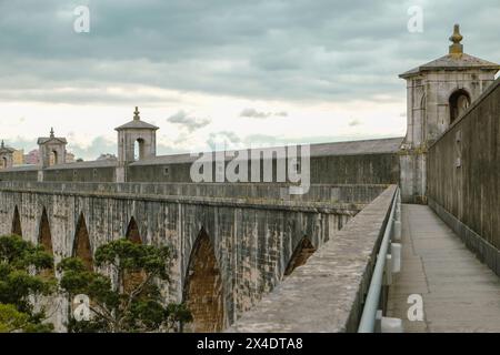 Lissabon, Portugal. Aquädukt im römischen Stil, 1748 erbaut Stockfoto