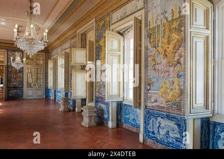 Lissabon, Portugal. Königspalast. Portugiesische Fliesen, die die verschiedenen Kulturen der portugiesischen Kolonien darstellen. Stockfoto