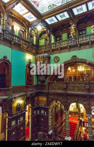 Rumänien, Karpaten, Prahova County, Sinaia. Schloss Peles, Castelul Peles. Das Innere des Neorenaissance-Schlosses. Stockfoto