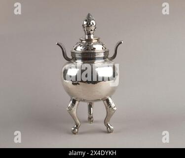 Antiker chinesischer silberner Räucherkessel und Deckel des späten 19. Jahrhunderts. Stockfoto