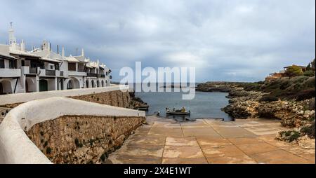 Fotografía panorámica del embarcadero en la ciudad de Binibeca Vell. Menorca, España Stockfoto