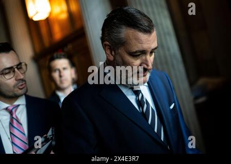 Washington, USA. Mai 2024. Senator Ted Cruz (R-TX) verlässt das US-Kapitol, nachdem er am Donnerstag, den 2. Mai in Washington, DC, eine Stimme abgegeben hat. 2024. (Graeme Sloan/SIPA USA) Credit: SIPA USA/Alamy Live News Stockfoto