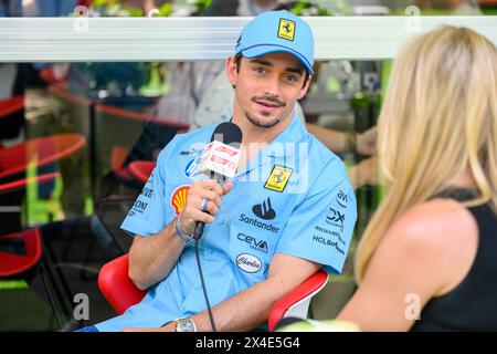 Mai 2024; Miami International Autodrome, Miami, Florida, USA; Formel 1 Crypto.com Grand Prix von Miami 2024; Tag der Ankunft und Inspektion; Charles Leclerc, Fahrer der Scuderia Ferrari aus Monaco, spricht mit den Medien im Team Village. Stockfoto