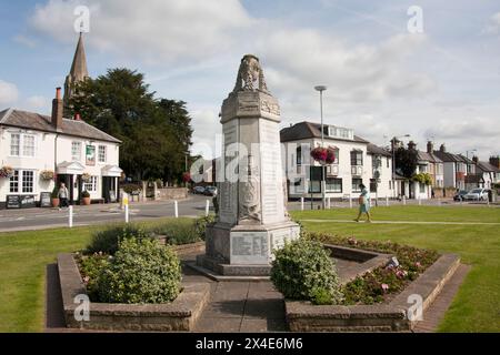 Datchet Village Centre und Kriegsdenkmal, Windsor, Berkshire, England Stockfoto