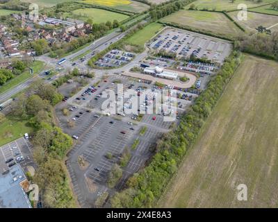 Luftaufnahme von Thornhill Park & Ride, Headington, Oxford, Großbritannien. Stockfoto