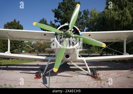 ESKISEHIR, TURKIYE - 17. SEPTEMBER 2023: Antonov AN-2 im Vecihi Hurkus Aviation Park ausgestellt Stockfoto