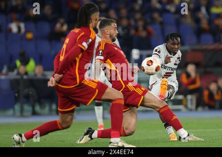 Neapel, Italie. Mai 2024. JEREMIE Frimpong aus Leverkuse tritt am 2. Mai 2024 im Stadio Olimpico in Rom, Italien, im Halbfinalspiel zwischen AS Roma und Bayer Leverkusen in der UEFA Europa League an – Foto Federico Proietti/DPPI Credit: DPPI Media/Alamy Live News Stockfoto