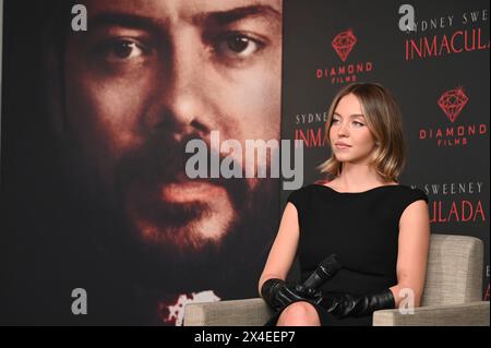 Mexiko-Stadt, Mexiko. Mai 2024. Schauspielerin Sydney Sweeney nimmt am 2. Mai 2024 an der „Immaculate“-Pressekonferenz im Four Seasons Hotel in Mexico City, Mexiko, Teil. (Foto: Carlos Tischler/Eyepix Group) Credit: NurPhoto SRL/Alamy Live News Stockfoto