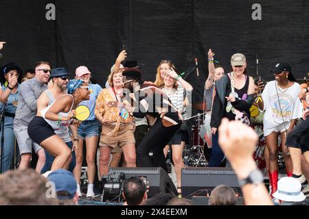 April 2024, Austin, Texas, USA: 28. April 2024. Austin, Texas. Cimafunk tritt beim Austin Blues fest auf. (Kreditbild: © Sandra Dahdah/ZUMA Press Wire) NUR REDAKTIONELLE VERWENDUNG! Nicht für kommerzielle ZWECKE! Stockfoto