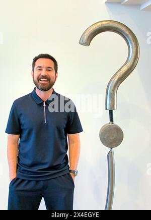 Greenock, Glasgow, Schottland, Großbritannien. 2. Mai 2024: Martin Compston im Wyllieum besuchte den neuen Veranstaltungsort, der dem Künstler george wylie gewidmet ist, als er wie george aus der Stadt stammt. Das Museum ist seinen Werken gewidmet. Credit Gerard Ferry /Alamy Live News Stockfoto