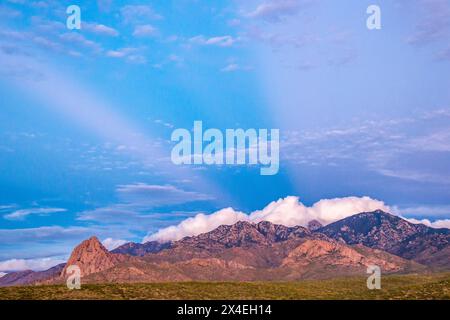 USA, Arizona, Santa Cruz County. Santa Rita Mountains bei Sonnenuntergang. Stockfoto