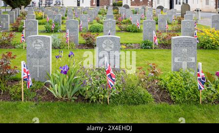 Der ANZAK Day 2024 wurde am 28. April in Soldier's Corner auf dem Warrington Cemetery gefeiert Stockfoto