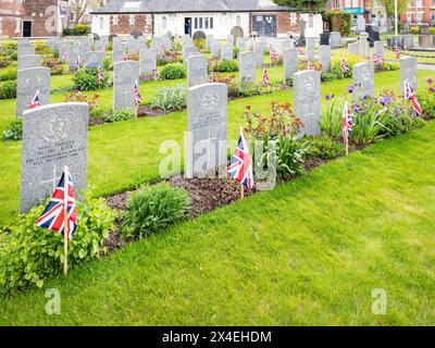 Der ANZAK Day 2024 wurde am 28. April in Soldier's Corner auf dem Warrington Cemetery gefeiert Stockfoto