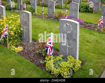 Der ANZAK Day 2024 wurde am 28. April in Soldier's Corner auf dem Warrington Cemetery gefeiert Stockfoto