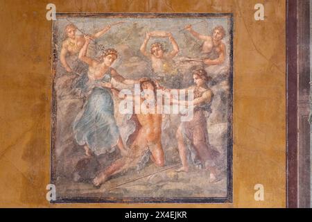 Fresko Pompeji; „der Tod von Pentheus“, im Haus der Vettii, Pompeji Italien, UNESCO-Weltkulturerbe. Altes römisches Gemälde aus Pompeji. Stockfoto