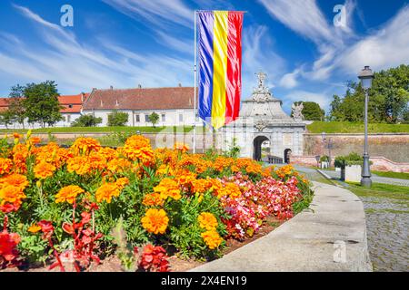 Fantastische Stadtlandschaft und Aussicht am Haupttor für Eingang in die mittelalterliche Festung von Alba Iulia (Carolina). Ort: Alba Iulia, Alba County, Rumänien, E Stockfoto