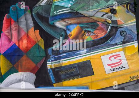 Mai 2024; Miami International Autodrome, Miami, Florida, USA; Formel 1 Crypto.com Grand Prix 2024 von Miami; Tag der Ankunft und Inspektion; der brasilianische Straßenkünstler Kobra malte dieses Wandbild Ayrton Senna als Hommage an seinen 30. Jahrestag seines Todes. Stockfoto
