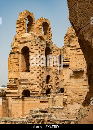 Erhaltenes Amphitheater El Jem in Tunesien mit römischer Architektur Stockfoto