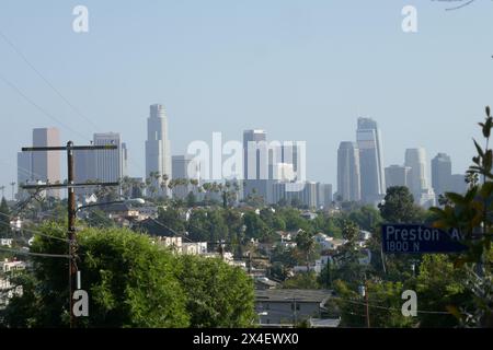 Los Angeles, Kalifornien, USA 1. Mai 2024 Downtown La Skyline von Lemoyne Street am 1. Mai 2024 in Los Angeles, Kalifornien, USA. Foto: Barry King/Alamy Stock Photo Stockfoto