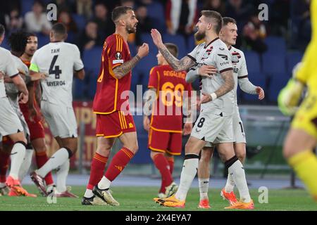Rom, Italien 2.05.2024: Schlägerei zwischen Spielern nach dem Tor von Robert Andrich aus Leverkusen während der UEFA Europa League 2023:2024, Halbfinalspiel Stockfoto