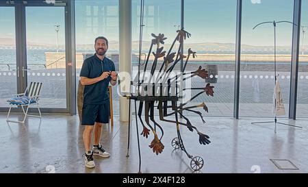 Greenovk, Glasgow, Schottland, Großbritannien. 2. Mai 2024: Martin Compston im Wyllieum besuchte den neuen Veranstaltungsort, der dem Künstler george wylie gewidmet ist, als er wie george aus der Stadt stammt. Das Museum ist seinen Werken gewidmet. Credit Gerard Ferry /Alamy Live News Stockfoto