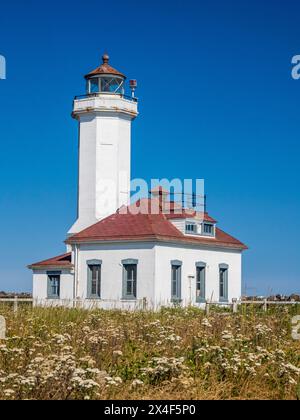 Das Point Wilson Light ist eine aktive Navigationshilfe im Fort Worden State Park in der Nähe von Port Townsend im Jefferson County im Bundesstaat Washington. Stockfoto