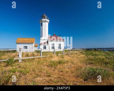 Das Point Wilson Light ist eine aktive Navigationshilfe im Fort Worden State Park in der Nähe von Port Townsend im Jefferson County im Bundesstaat Washington. Stockfoto