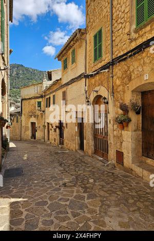 Valldemossa Themenfoto: Urlaub, Spanien, Mittelmeer, Balearen, Mallorca, Valldemossa, 02.05.2024 der kleine idyllische Ort Valldemossa am Fusse des Tramuntanagebirges auf Mallorca begeistert durch seine kleinen Gassen Themenfoto: Urlaub, Spanien, Mittelmeer, Balearen, Mallorca, Valldemossa, 02.05.2024 *** Valldemossa Themenfotourlaub, Spanien, Mittelmeer, Balearen, Mallorca, Valldemossa, 02 05 2024 das kleine idyllische Dorf Valldemossa am Fuße des Tramuntanagebirges auf Mallorca begeistert mit seinen kleinen Gassen Themenfotourlaub, Spanien, Mittelmeer, Balearen, Stockfoto