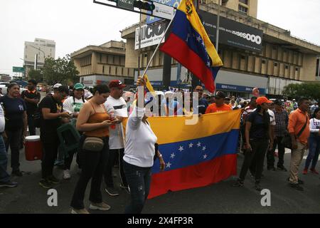 Venezuela-Maracaibo-05-02-2024. María Corina Machado, die Führerin der Demokratie in Venezuela, richtet ein paar Worte an die Tausende von Menschen, Aktivisten aller politischen Parteien, Studenten und die Zivilgesellschaft, die sie am Donnerstag, den 2. Mai, in Maracaibo, Venezuela, willkommen geheißen haben. In einem Akt, der Teil der Reise durch das Land ist, durch den der Flaggenträger das venezolanische Volk zur Teilnahme und zur Abstimmung für den Kandidaten der Demokratischen Einheit Edmundo González bei den nächsten Präsidentschaftswahlen am 28. Juli dieses Jahres ermutigt. (Foto: Humberto Matheus/SIPA USA) Stockfoto