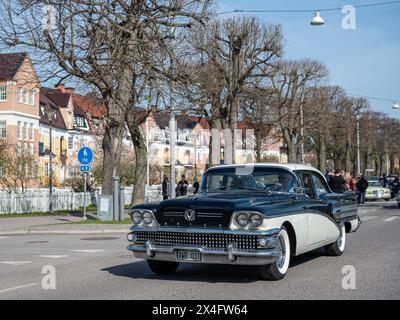 Buick Special 1958 bei der Oldtimer-Parade zum Frühjahr am 1. Mai 2024 in Norrköping, Schweden Stockfoto
