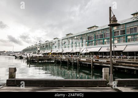 Woolloomooloo Wharf, auch bekannt als The Finger Wharf, ist der längste Holzstapelanleger der Welt und steht unter Denkmalschutz in Sydney, NSW, Australien Stockfoto