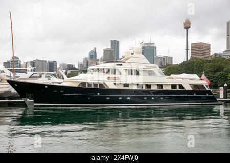 Kokomo II Luxus-Motoryacht im Besitz des verstorbenen lang Walker, Liegeplatz am Woolloomooloo Kai in Sydney, NSW, Australien Stockfoto