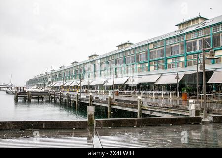 Woolloomooloo Wharf, auch bekannt als The Finger Wharf, ist der längste Holzstapelanleger der Welt und steht unter Denkmalschutz in Sydney, NSW, Australien Stockfoto