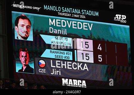 Madrid, Spanien. April 2024 30. Der tschechische Tennisspieler Jiri Lehecka besiegte im Viertelfinale der Mutua Madrid Open den Russen Daniil Medwedew, der in den Ruhestand gehen musste. Quelle: Cesar Luis de Luca/dpa/Alamy Live News Stockfoto