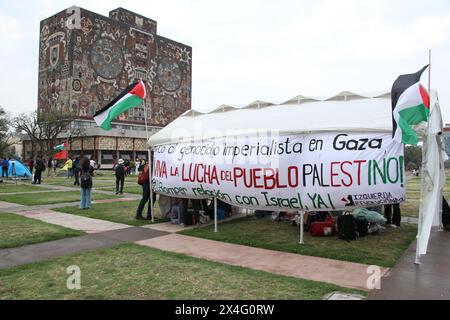 Nicht exklusiv: Studenten der Universidad Nacional Autonoma de Mexico (UNAM) errichteten ein Lager, um gegen den Krieg im Gazastreifen und in Solidarität zu protestieren Stockfoto