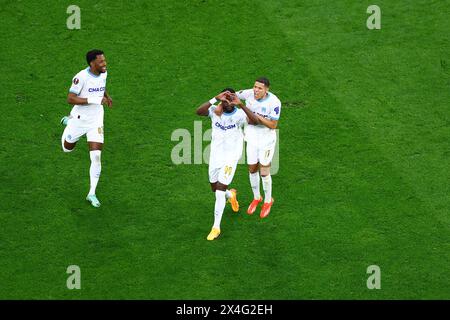 Marseillle, Frankreich. Mai 2024. © SPORTPIXPRESS/MAXPPP - MARSEILLLE 02/05/2024 UEFA EUROPA LEAGUE HALBFINALE 1. SPIEL MARSEILLE-ATALANTA BERGAME mbemba (chancel) feiert sein Tor mit harit (AMINE) Credit: MAXPPP/Alamy Live News Stockfoto