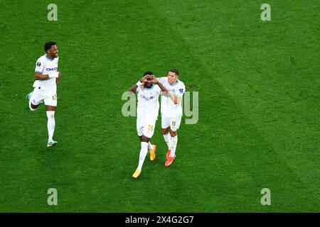 Marseillle, Frankreich. Mai 2024. © SPORTPIXPRESS/MAXPPP - MARSEILLLE 02/05/2024 UEFA EUROPA LEAGUE HALBFINALE 1. SPIEL MARSEILLE-ATALANTA BERGAME mbemba (chancel) feiert sein Tor mit harit (AMINE) Credit: MAXPPP/Alamy Live News Stockfoto