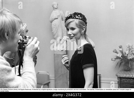 Susan Hampshire. CBE. Englische Schauspielerin geboren am 12. Mai 1937. Hier in Schweden 1968 im Zusammenhang mit der BBC-tv-Serie The Forsyte Saga, in der sie in der Rolle von Fleur spielte. Die Serie wurde ursprünglich in 26 Folgen am samstagabend mit Start 7 januar 1967 gezeigt. Schweden 1968. Conard Ref. 5544 Stockfoto