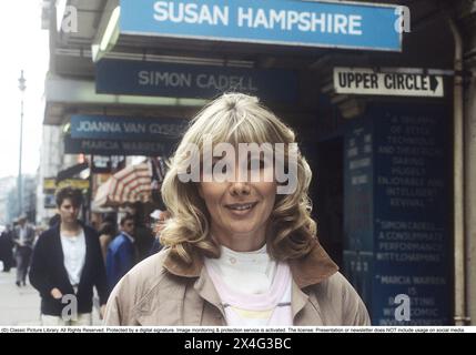 Susan Hampshire. CBE. Englische Schauspielerin, geboren am 12. Mai 1937. Im Zusammenhang mit ihrem Auftritt im Theaterstück Blite Spirit im Vaudeville Theater Strand London 1986. Bekannt wurde Susan Hampshire durch die Hauptrolle in der fernsehserie The Forsyte Saga der BBC, in der sie die Rolle der Fleur spielte. Die Serie wurde ursprünglich in 26 Episoden an samstagabenden mit Beginn vom 7. januar 1967 gezeigt. 1986 Stockfoto