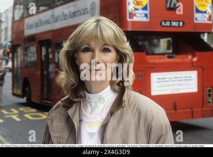 Susan Hampshire. CBE. Englische Schauspielerin, geboren am 12. Mai 1937. Im Zusammenhang mit ihrem Auftritt im Theaterstück Blite Spirit im Vaudeville Theater Strand London 1986. Bekannt wurde Susan Hampshire durch die Hauptrolle in der fernsehserie The Forsyte Saga der BBC, in der sie die Rolle der Fleur spielte. Die Serie wurde ursprünglich in 26 Episoden an samstagabenden mit Beginn vom 7. januar 1967 gezeigt. 1986 Stockfoto