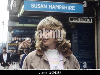 Susan Hampshire. CBE. Englische Schauspielerin, geboren am 12. Mai 1937. Im Zusammenhang mit ihrem Auftritt im Theaterstück Blite Spirit im Vaudeville Theater Strand London 1986. Bekannt wurde Susan Hampshire durch die Hauptrolle in der fernsehserie The Forsyte Saga der BBC, in der sie die Rolle der Fleur spielte. Die Serie wurde ursprünglich in 26 Episoden an samstagabenden mit Beginn vom 7. januar 1967 gezeigt. 1986 Stockfoto