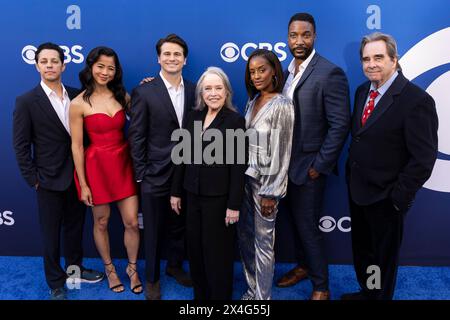 Hollywood, USA. Mai 2024. David Del Rio, Leah Lewis, Jason Ritter, Kathy Bates, Skye P. Marshall, EME Ikwuakor und Beau Bridges nehmen am 2. Mai 2024 an der CBS Herbst Schedule Celebration in den Paramount Studios in Hollywood Teil. (Foto: Corine Solberg/SIPA USA) Credit: SIPA USA/Alamy Live News Stockfoto